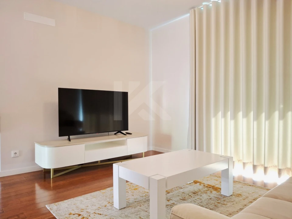 Apartamento T1 para Arrendamento em São Martinho Foto 7