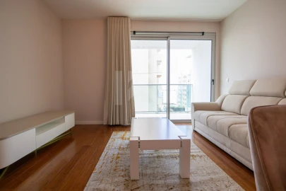 Apartamento T1 para Arrendamento em São Martinho