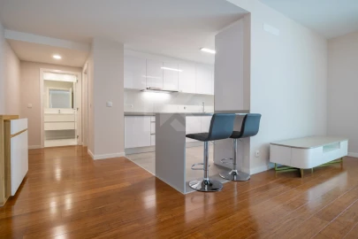 Apartamento T1 para Arrendamento em São Martinho