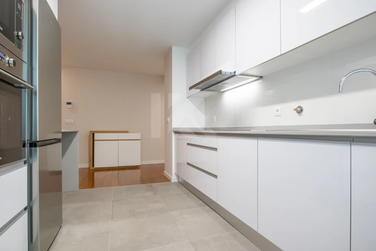 Apartamento T1 para Arrendamento em São Martinho Foto 11