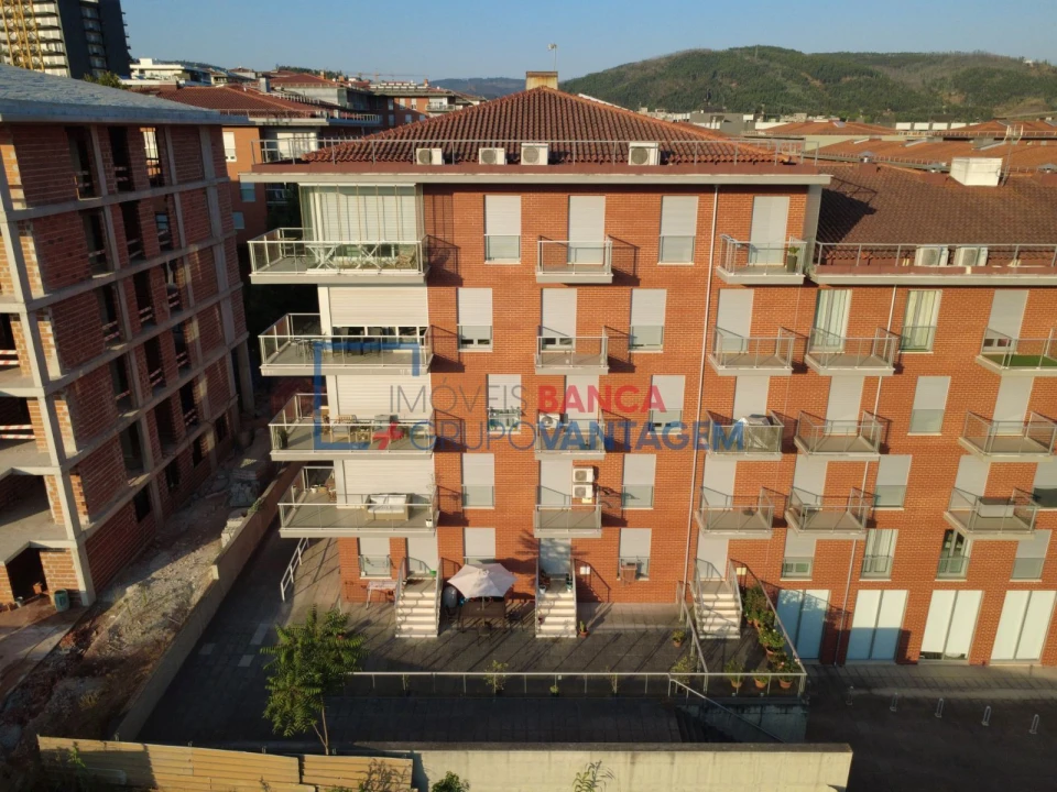 Apartamento T3 para Venda em Santo Antonio dos Olivais Foto 1