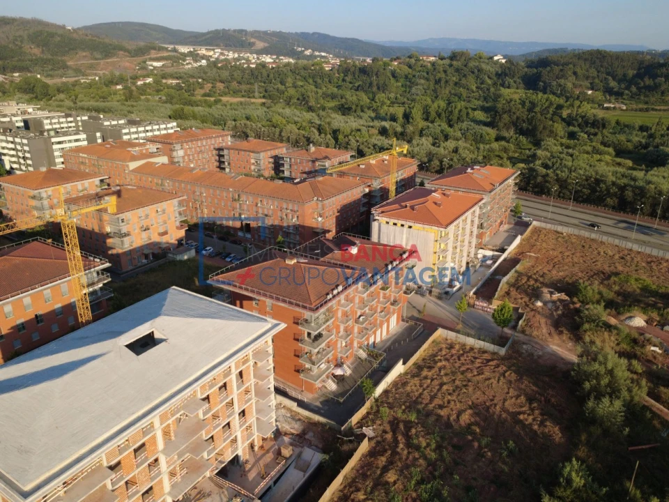 Apartamento T3 para Venda em Santo Antonio dos Olivais Foto 12