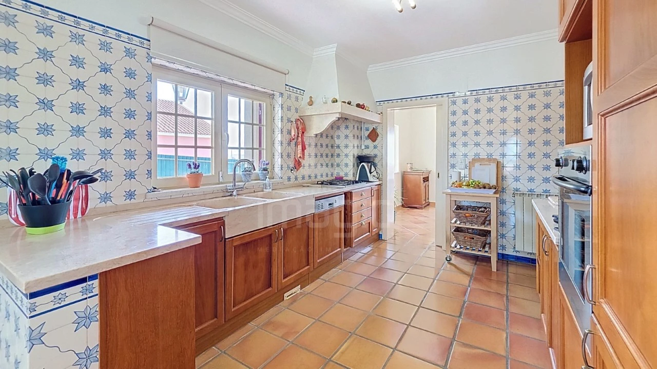 Moradia T4 para Venda em Encarnação Foto 9