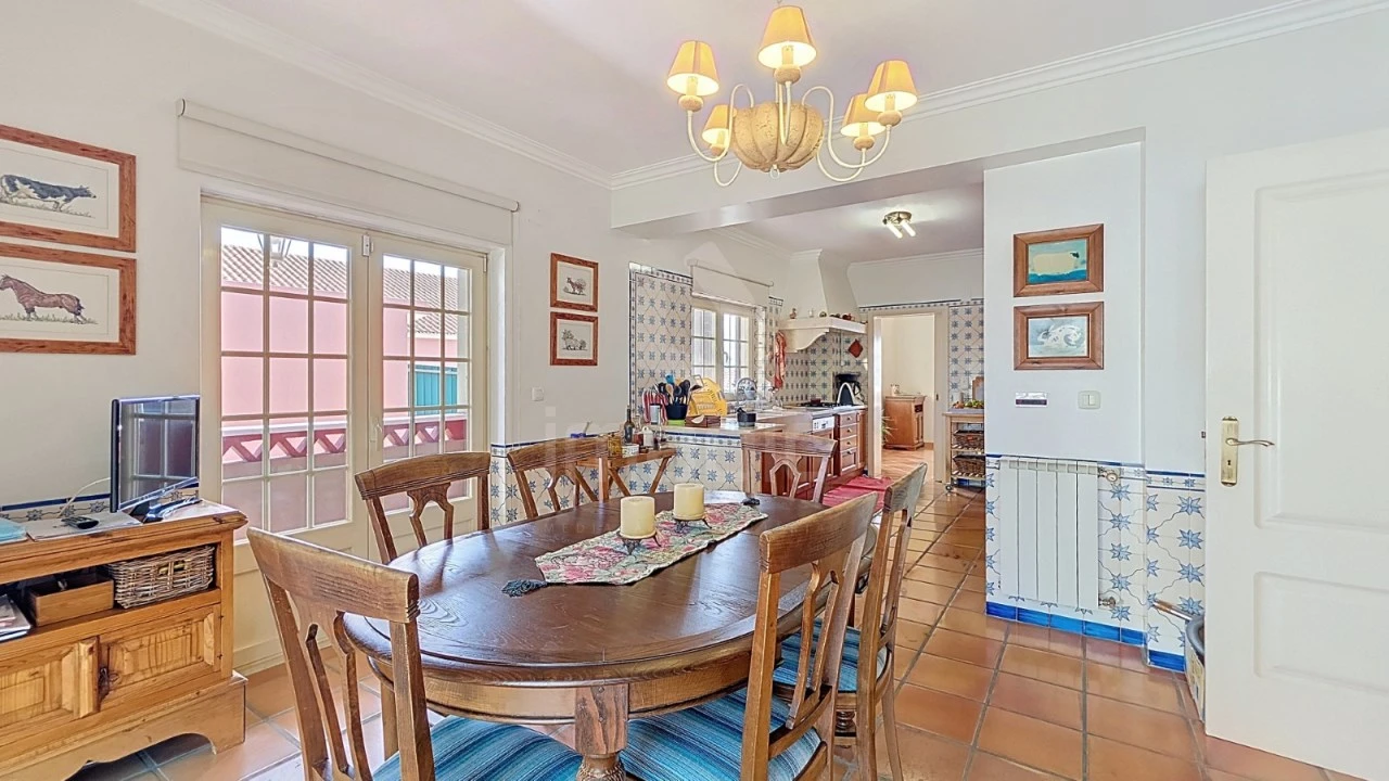 Moradia T4 para Venda em Encarnação Foto 7