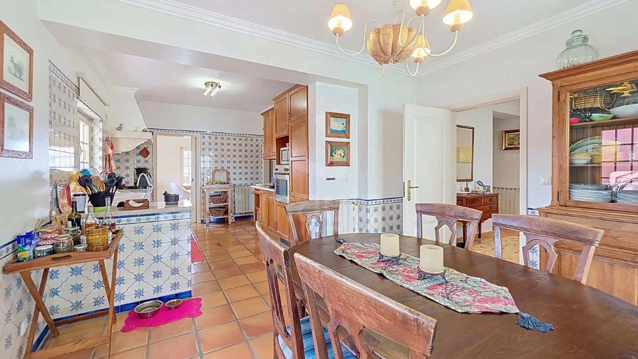 Moradia T4 para Venda em Encarnação Foto 8