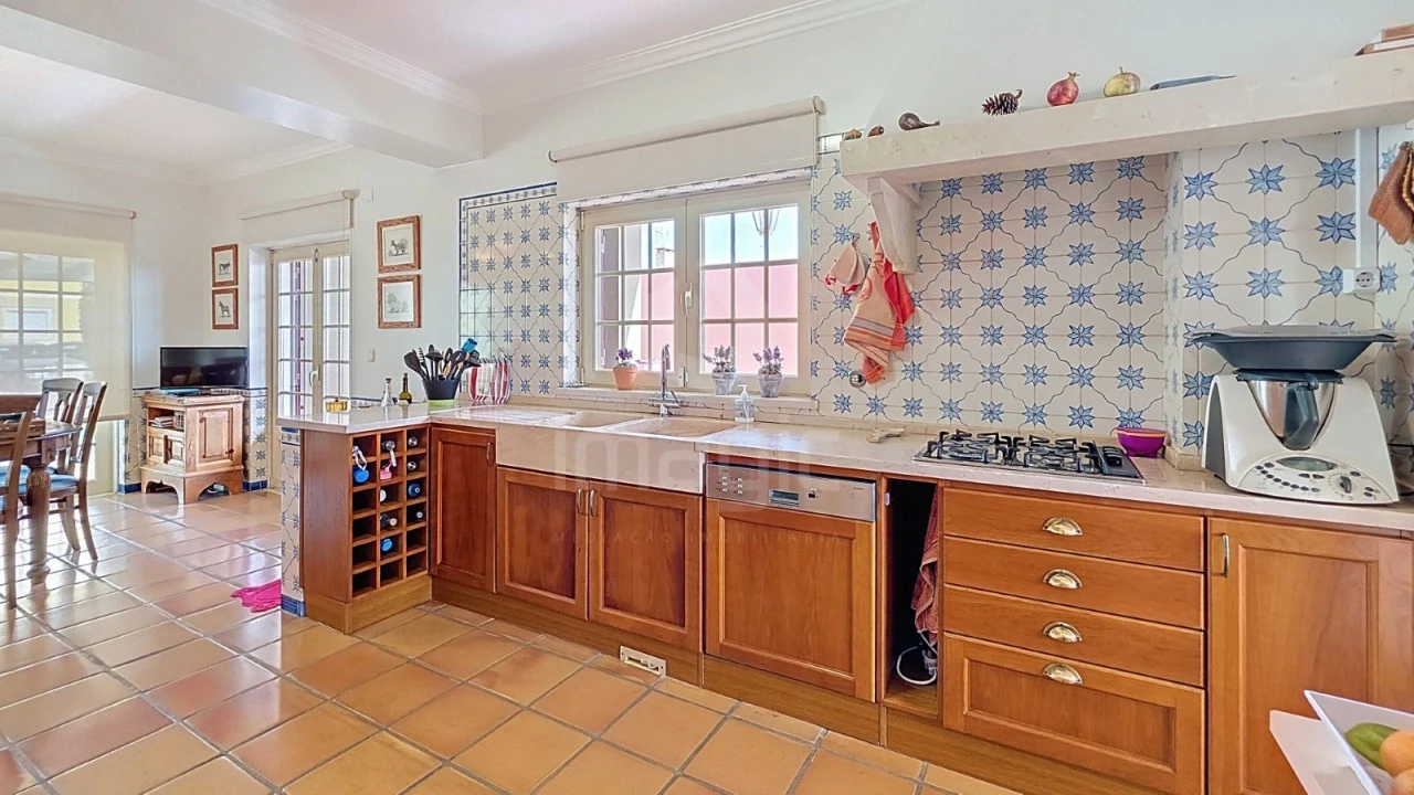 Moradia T4 para Venda em Encarnação Foto 10