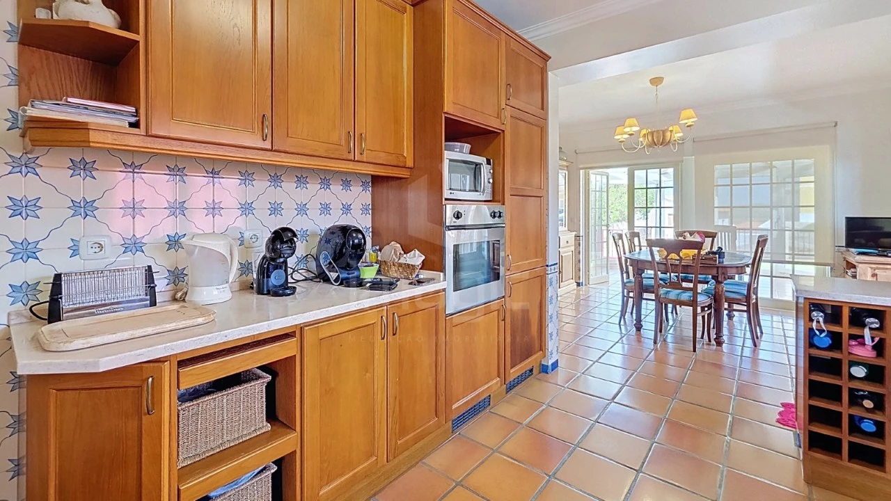 Moradia T4 para Venda em Encarnação Foto 11