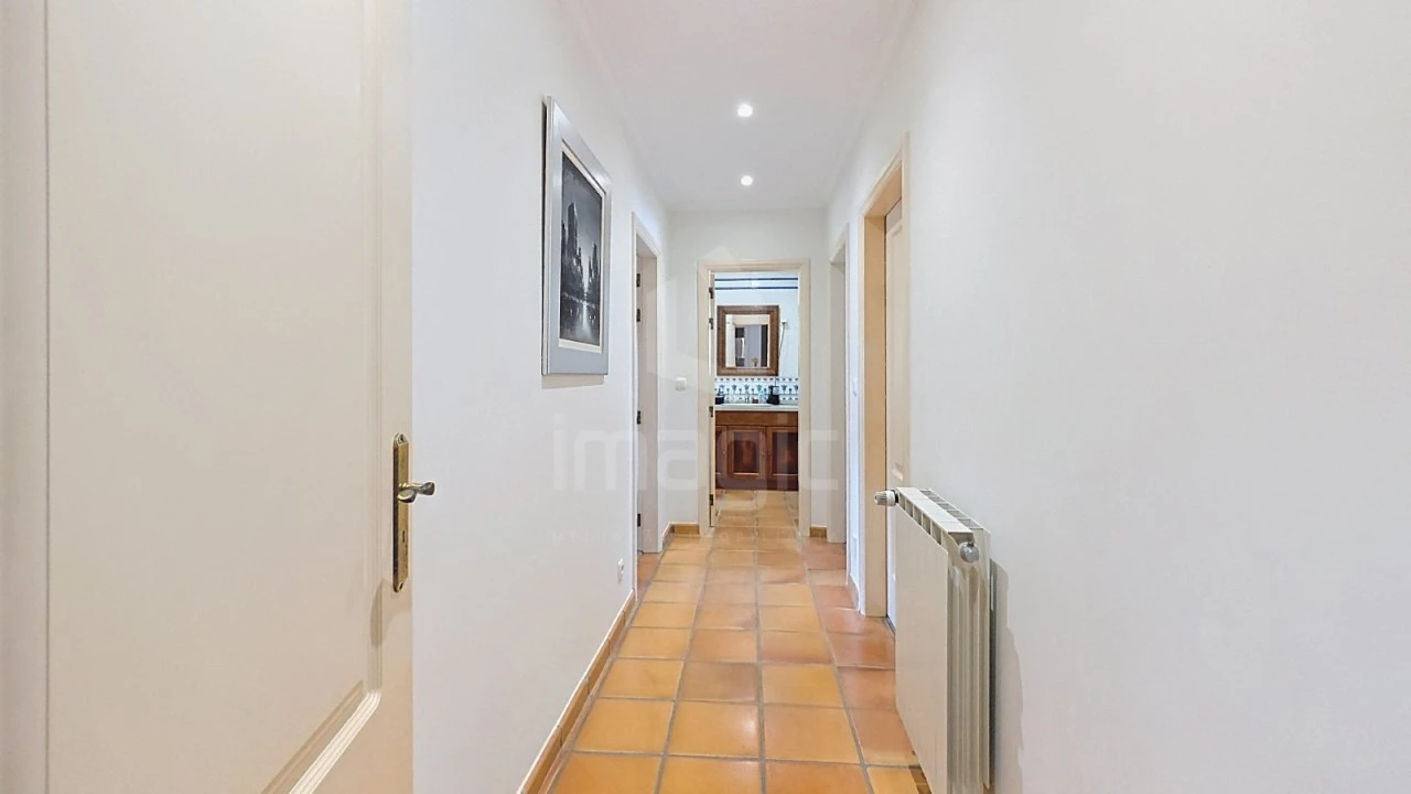 Moradia T4 para Venda em Encarnação Foto 19