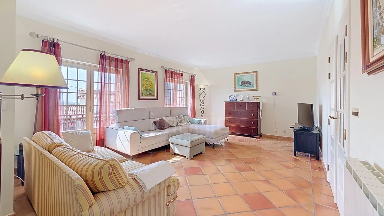 Moradia T4 para Venda em Encarnação Foto 15