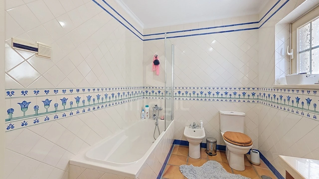 Moradia T4 para Venda em Encarnação Foto 25