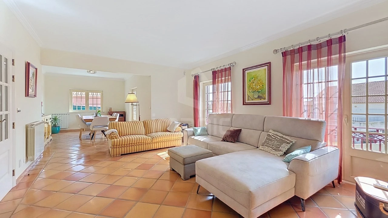 Moradia T4 para Venda em Encarnação Foto 16