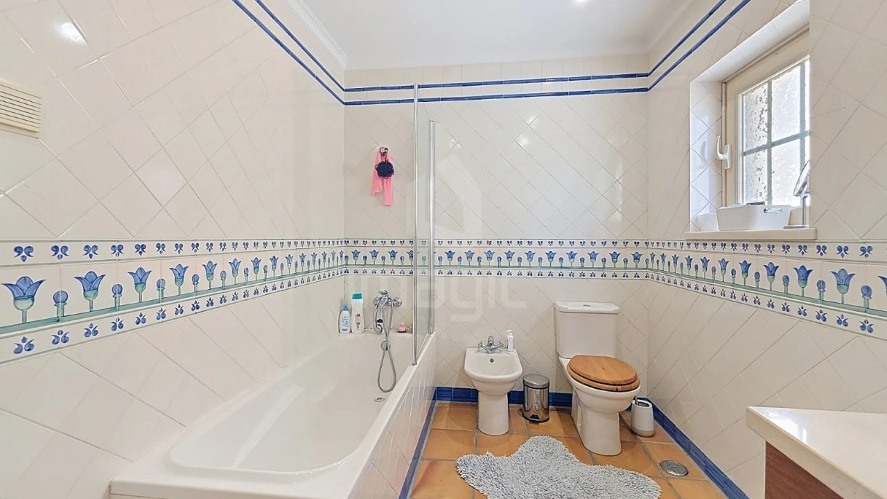 Moradia T4 para Venda em Encarnação Foto 26