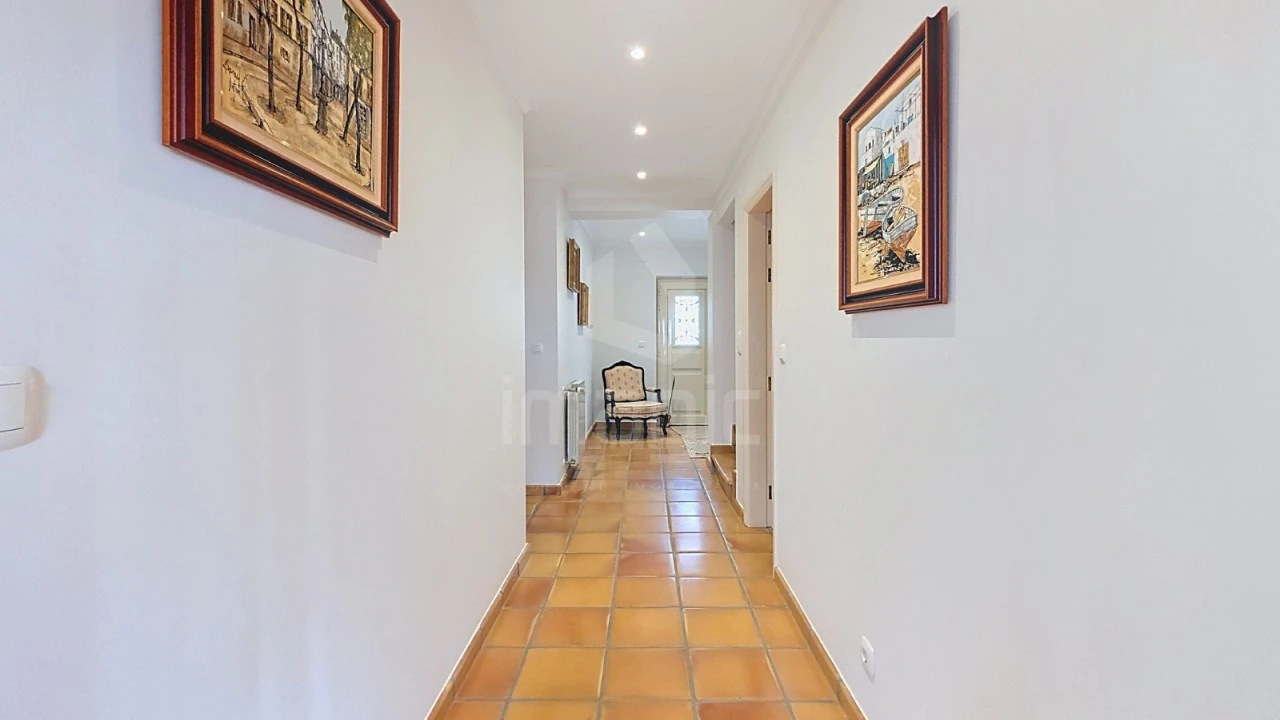 Moradia T4 para Venda em Encarnação Foto 17