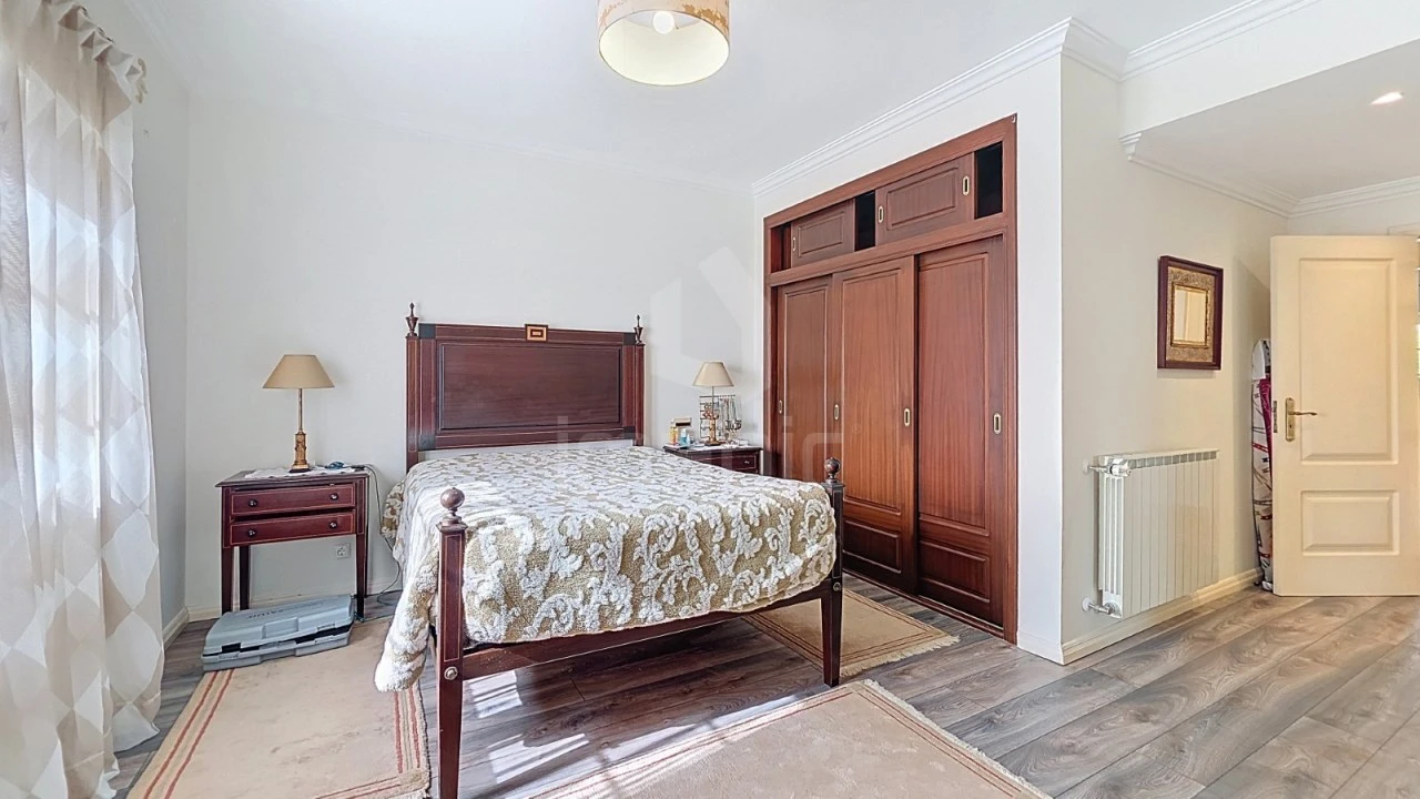 Moradia T4 para Venda em Encarnação Foto 31