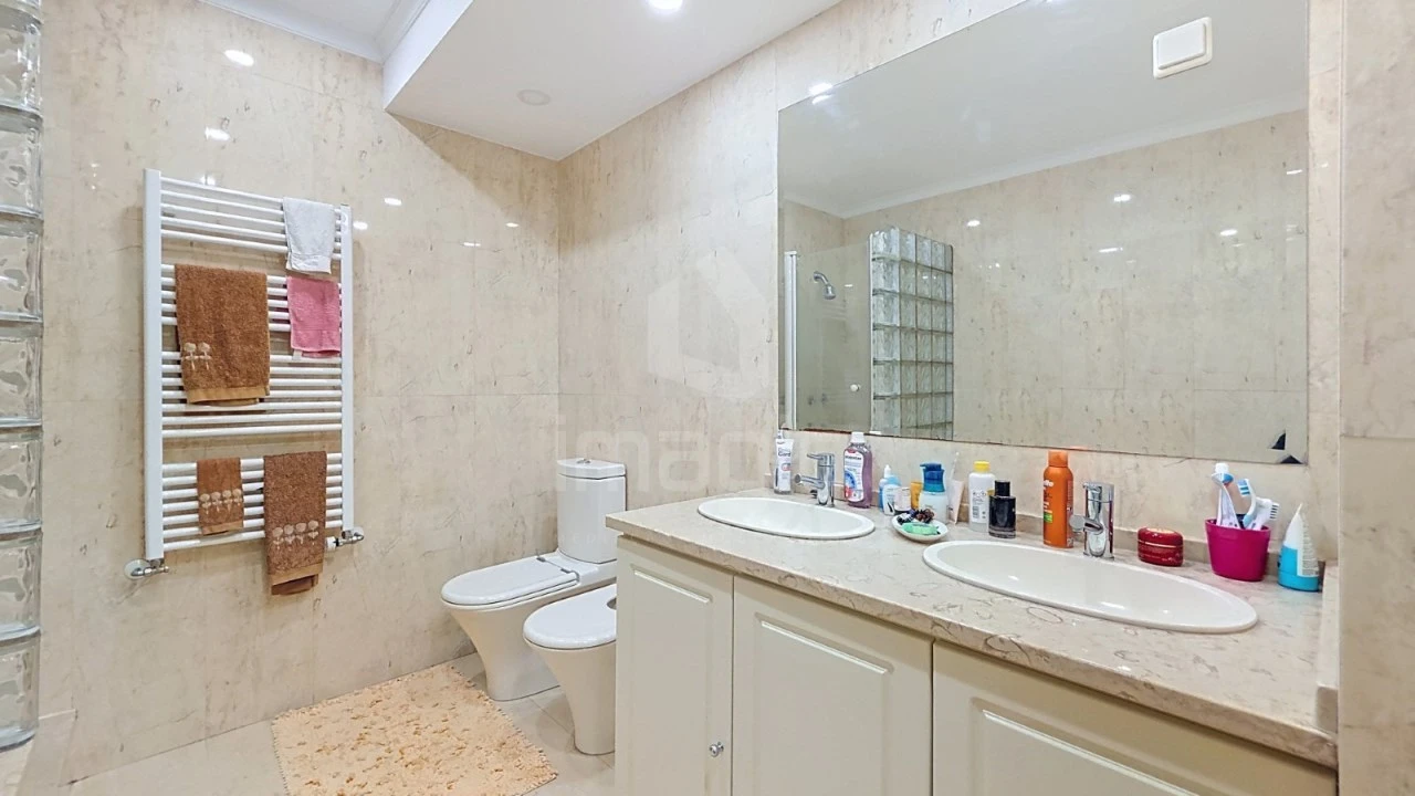 Moradia T4 para Venda em Encarnação Foto 29