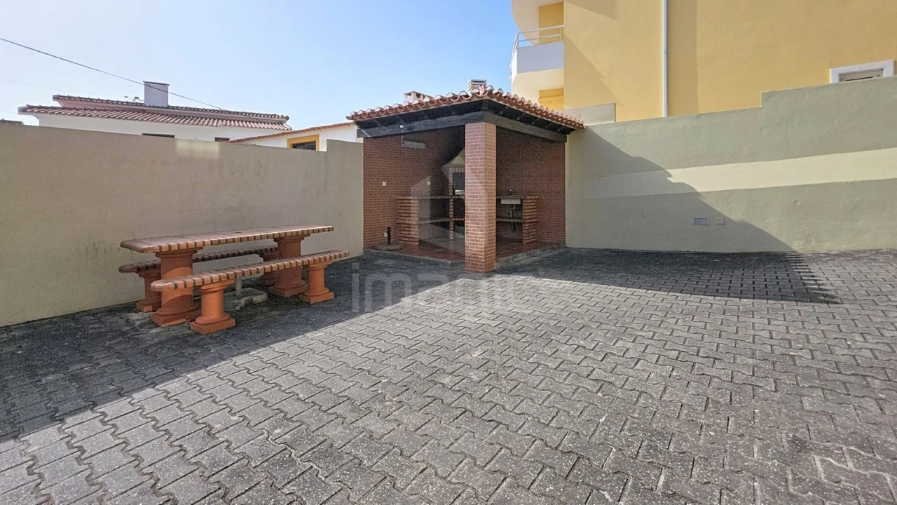 Moradia T4 para Venda em Encarnação Foto 44