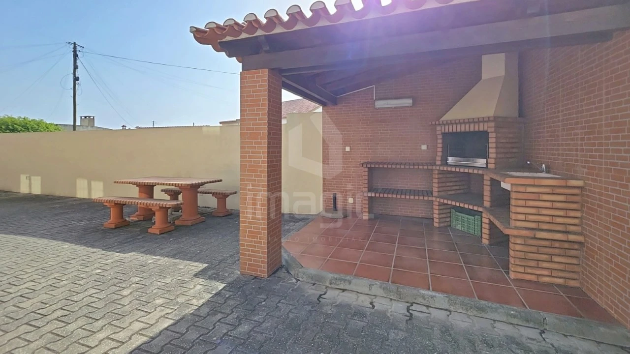 Moradia T4 para Venda em Encarnação Foto 46