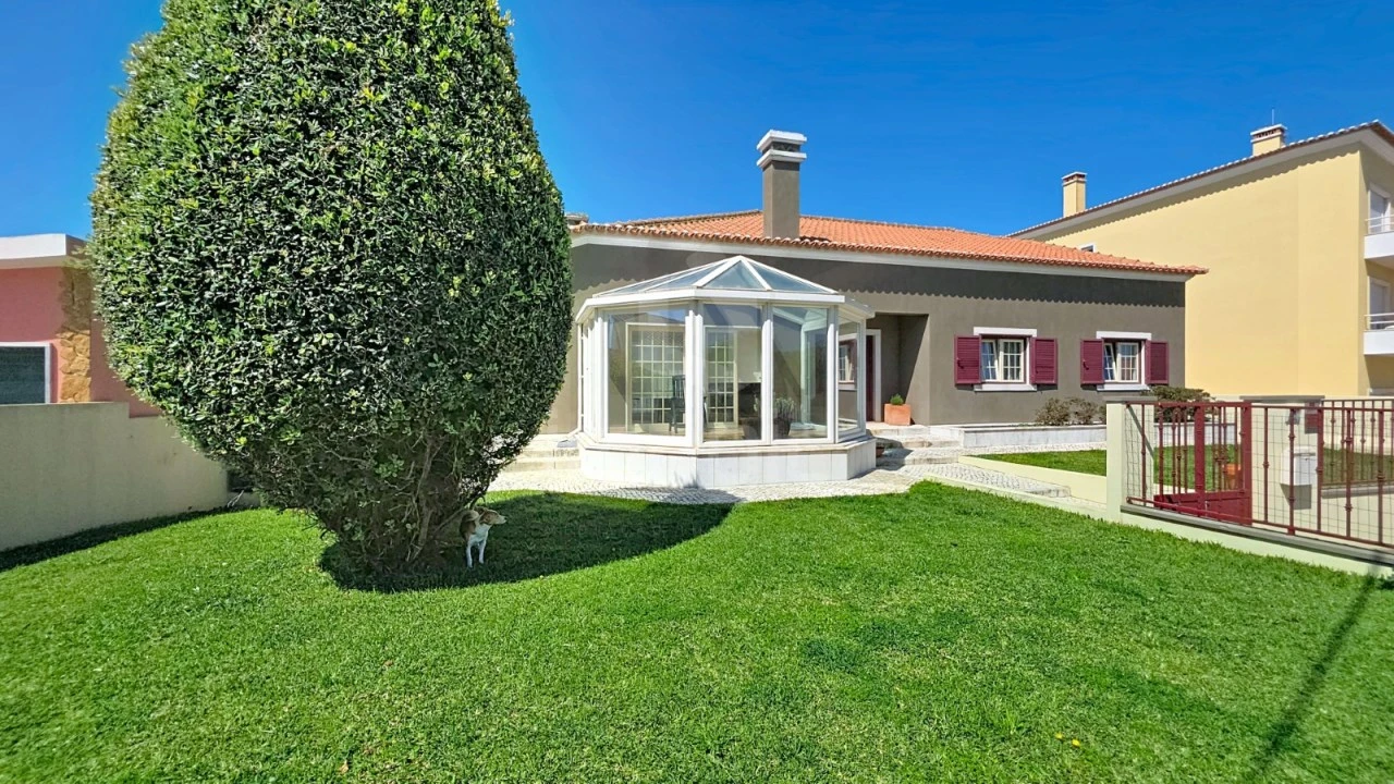 Moradia T4 para Venda em Encarnação Foto 1