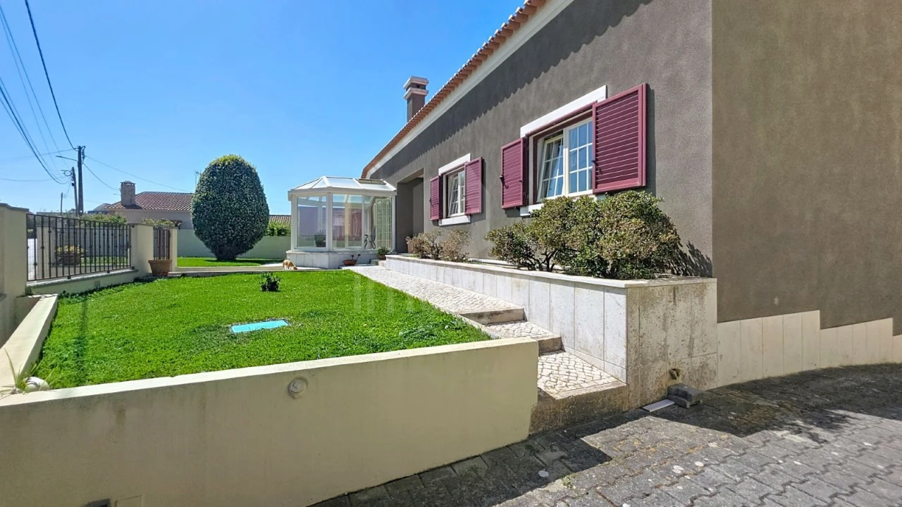 Moradia T4 para Venda em Encarnação Foto 3