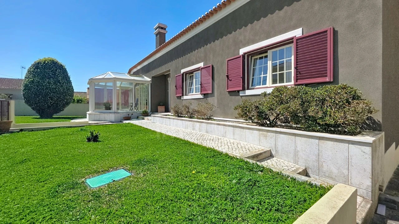 Moradia T4 para Venda em Encarnação Foto 4