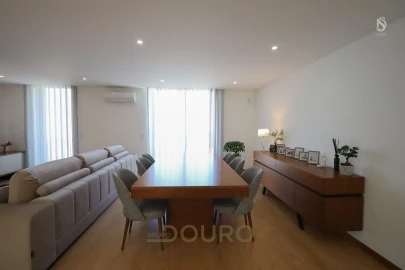 Moradia T3 para Venda em Grijó e Sermonde