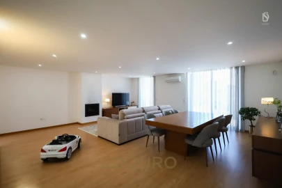 Moradia T3 para Venda em Grijó e Sermonde