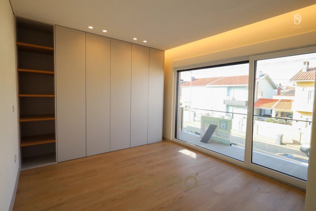 Moradia T3 para Venda em Vila Nova da Telha Foto 17