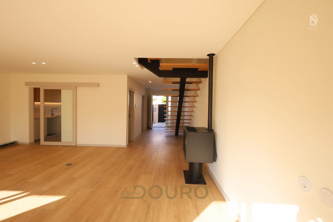 Moradia T3 para Venda em Vila Nova da Telha Foto 2