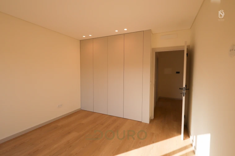 Moradia T3 para Venda em Vila Nova da Telha Foto 6