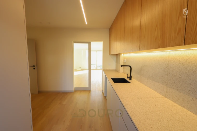 Moradia T3 para Venda em Vila Nova da Telha Foto 9