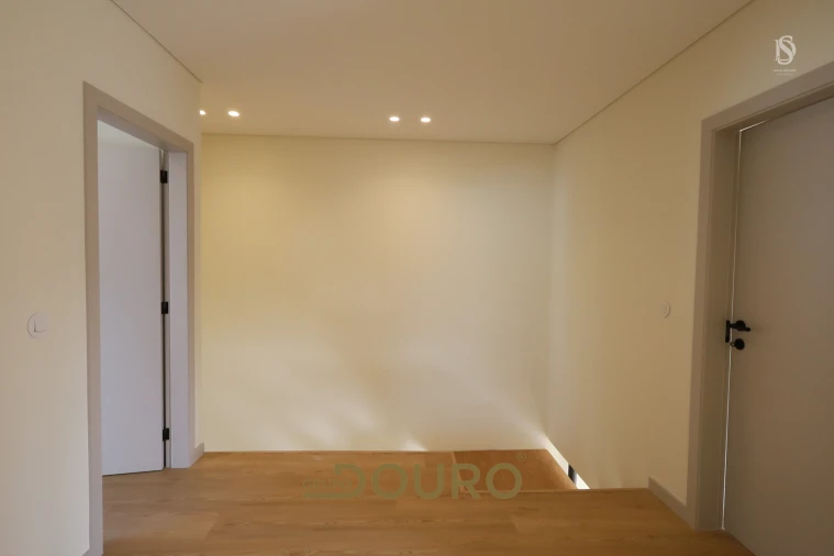 Moradia T3 para Venda em Vila Nova da Telha Foto 10