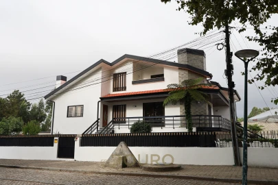 Moradia T3 para Venda em Pedroso e Seixezelo