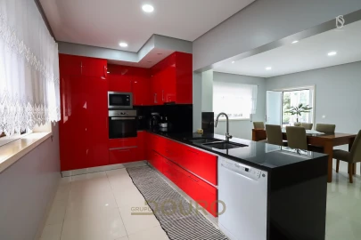 Moradia T3 para Venda em Pedroso e Seixezelo