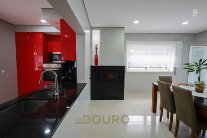 Moradia T3 para Venda em Pedroso e Seixezelo
