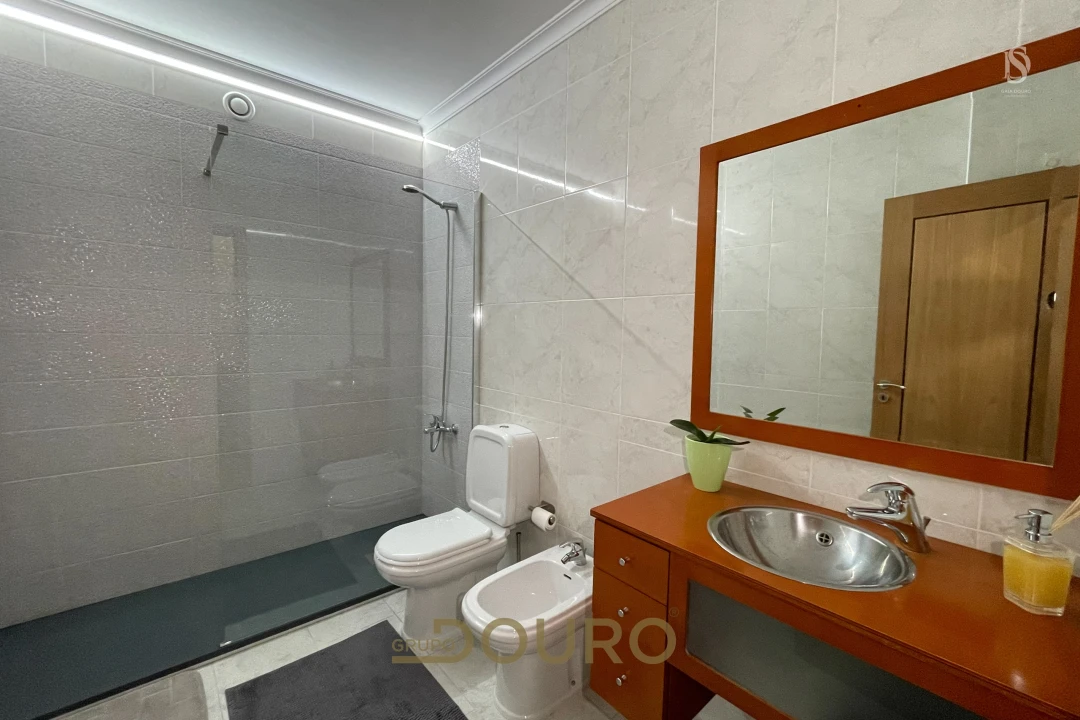 Apartamento T2 para Venda em Rio Tinto Foto 10