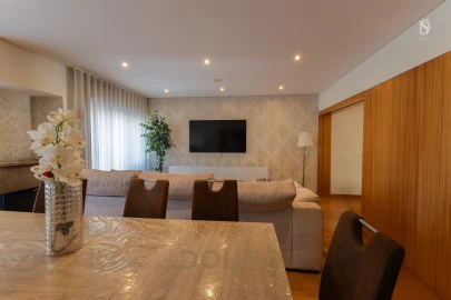 Moradia T4 para Venda em Grijó e Sermonde