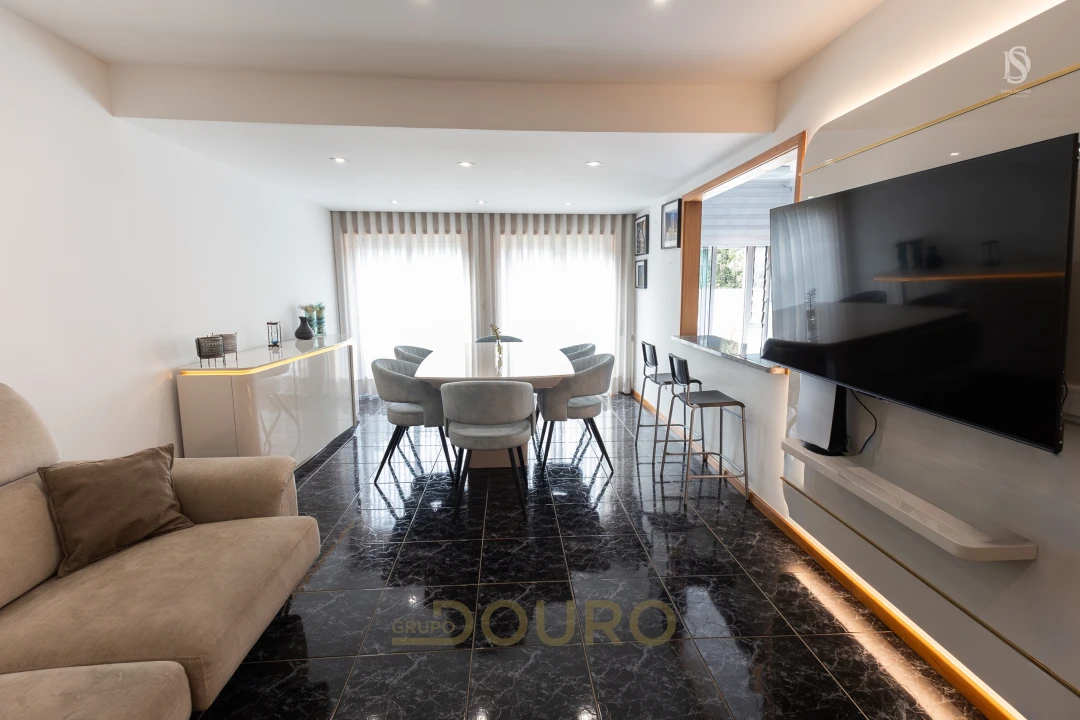 Apartamento T3 para Venda em Sandim, Olival, Lever e Crestuma Foto 11