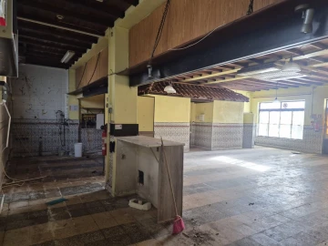 Loja para Venda em Gaio-Rosário e Sarilhos Pequenos