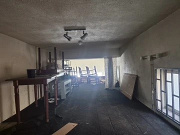 Loja para Venda em Gaio-Rosário e Sarilhos Pequenos