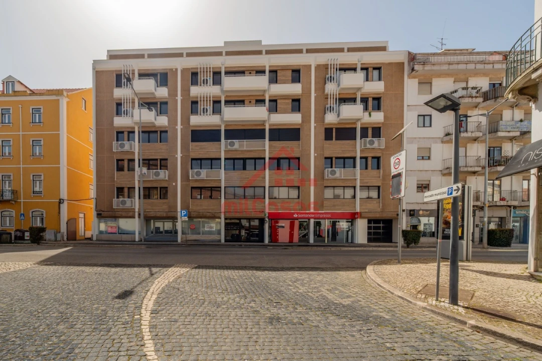 Apartamento T2 para Arrendamento em Santa Maria, São Pedro e Matacães Foto 1