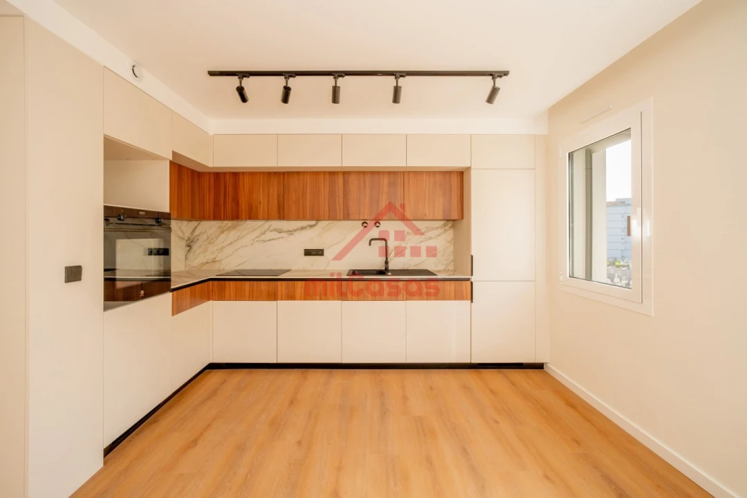 Apartamento T2 para Arrendamento em Santa Maria, São Pedro e Matacães Foto 12