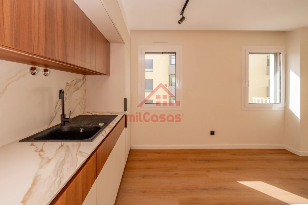 Apartamento T2 para Arrendamento em Santa Maria, São Pedro e Matacães Foto 14