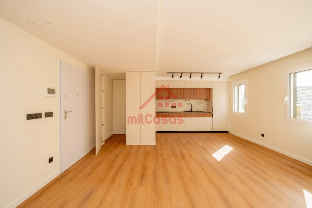 Apartamento T2 para Arrendamento em Santa Maria, São Pedro e Matacães Foto 16