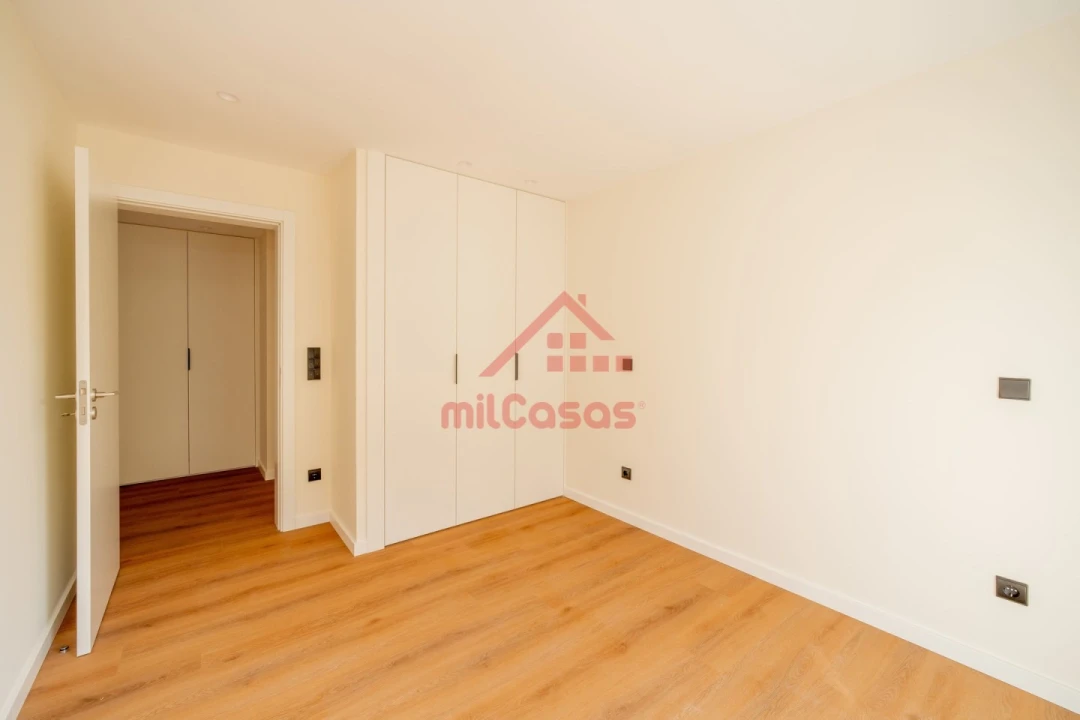 Apartamento T2 para Arrendamento em Santa Maria, São Pedro e Matacães Foto 21