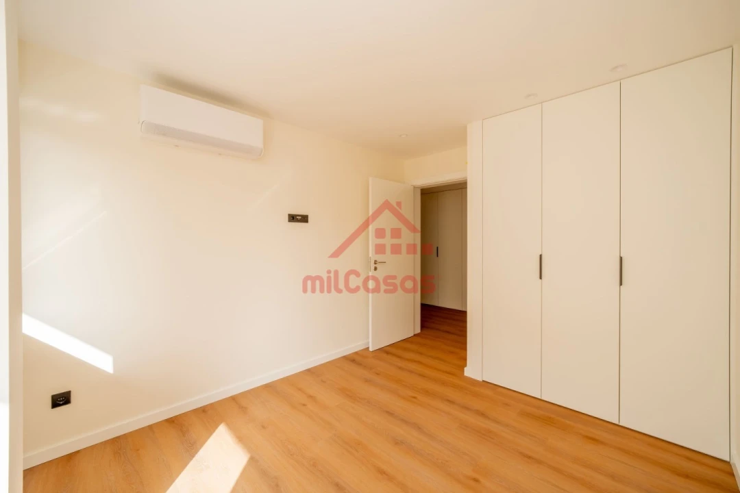 Apartamento T2 para Arrendamento em Santa Maria, São Pedro e Matacães Foto 22