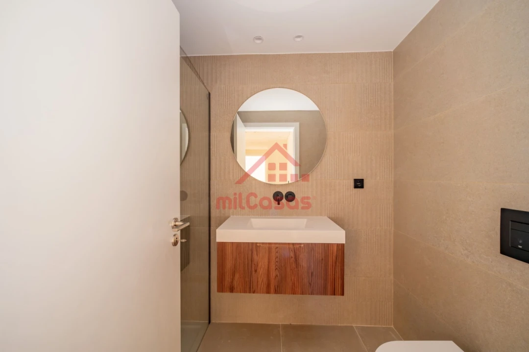 Apartamento T2 para Arrendamento em Santa Maria, São Pedro e Matacães Foto 23