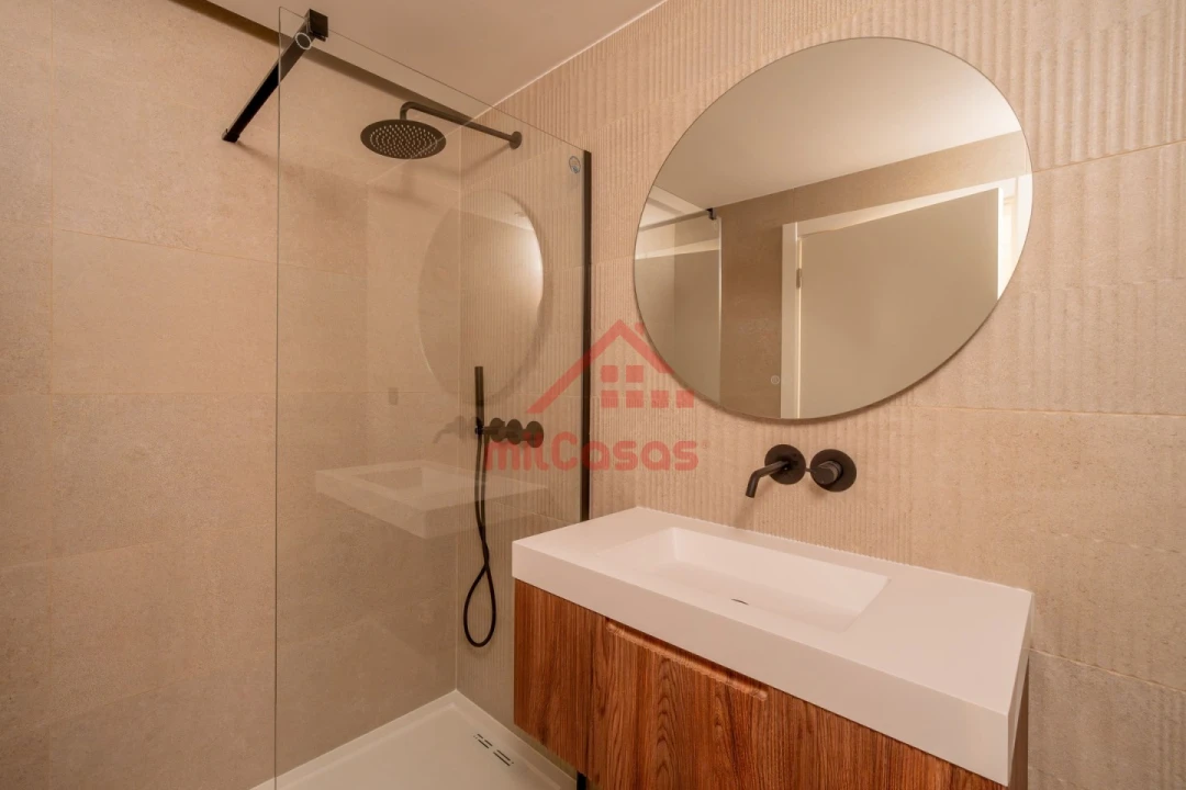 Apartamento T2 para Arrendamento em Santa Maria, São Pedro e Matacães Foto 24