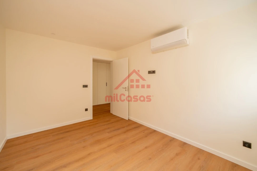 Apartamento T2 para Arrendamento em Santa Maria, São Pedro e Matacães Foto 26