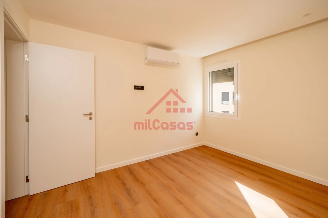 Apartamento T2 para Arrendamento em Santa Maria, São Pedro e Matacães Foto 28