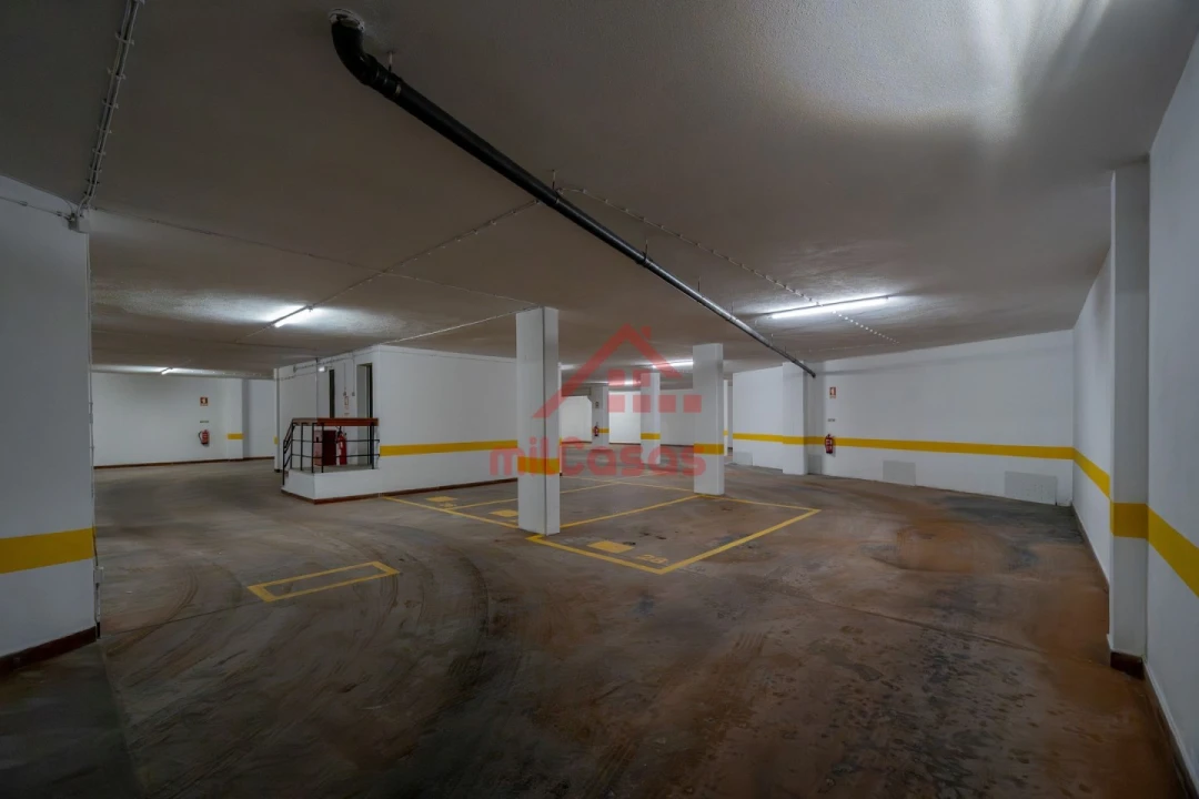 Apartamento T2 para Arrendamento em Santa Maria, São Pedro e Matacães Foto 34